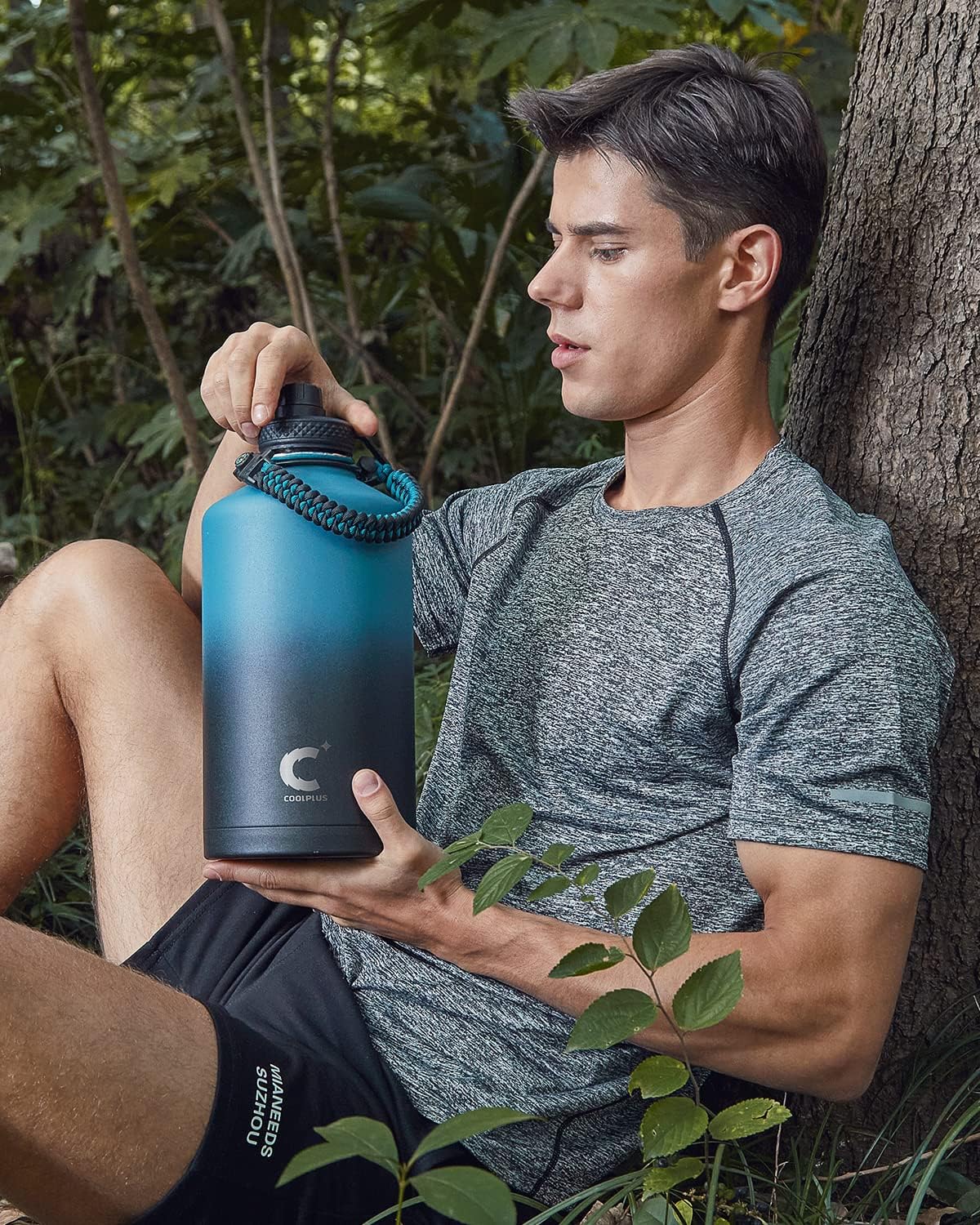 128 oz Insulated Water Bottle with Paracord